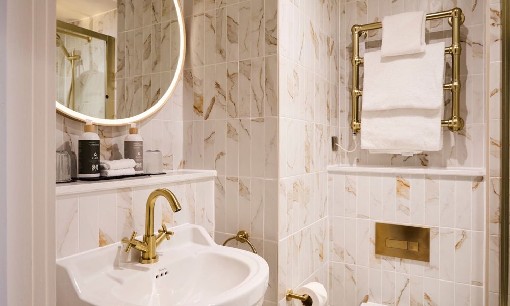 Bathroom in Francis Hotel